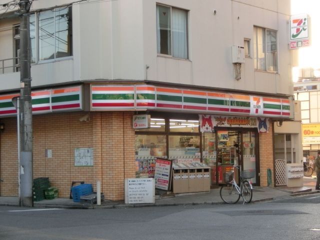 コンビニ　セブンイレブン（コンビニ）まで600m