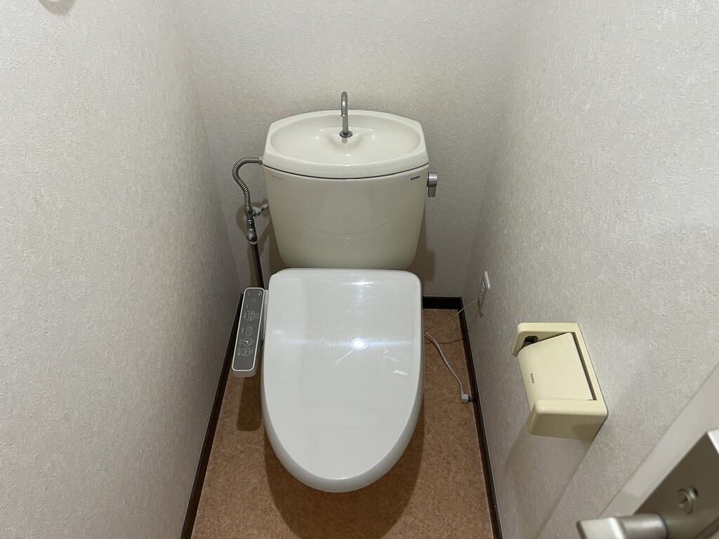 トイレ　※別号室の参考写真です