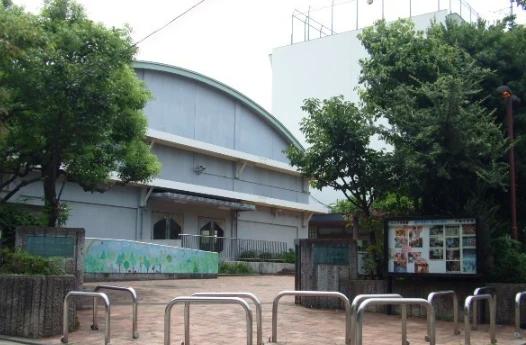 小学校　目黒区立不動小学校（小学校）まで692m