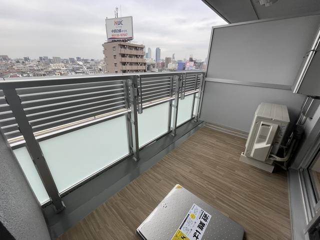 バルコニー　ベランダ広めです。