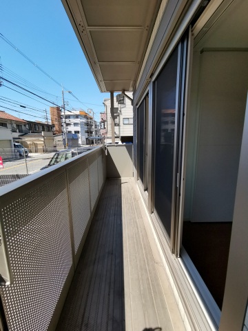 バルコニー　日当り良好の西向き