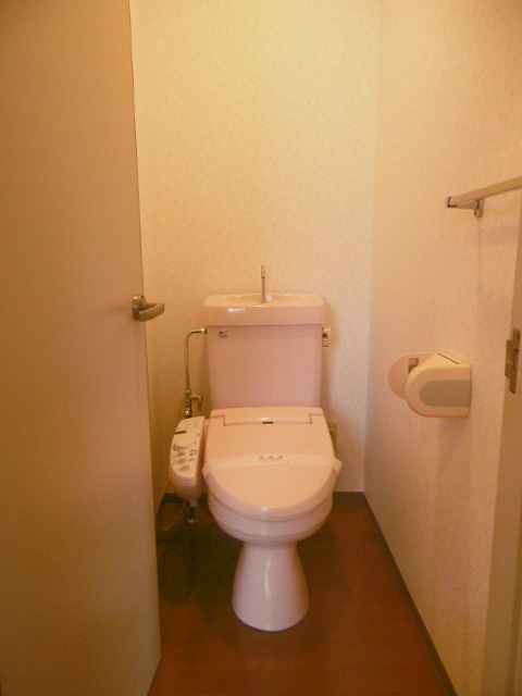 トイレ　トイレはもちろん温水洗浄便座完備！