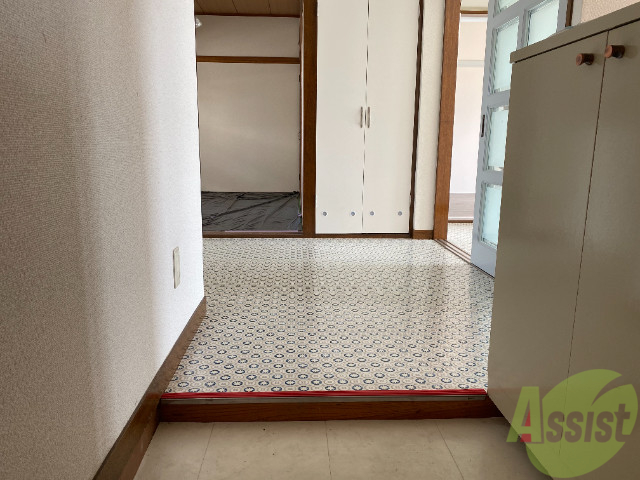 玄関　こちらは玄関の様子です。広々していますね。