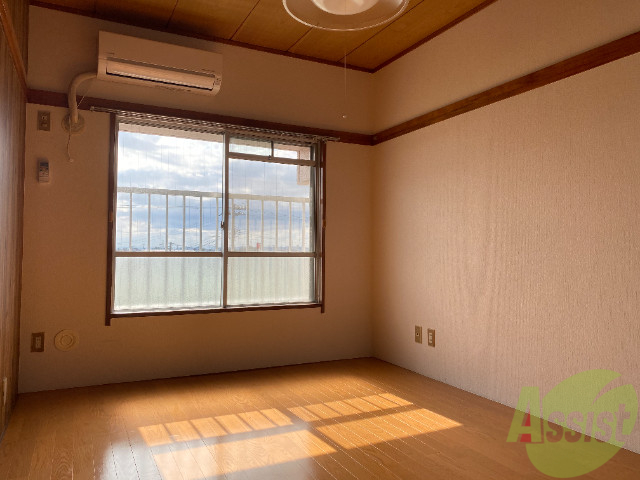 居室・リビング　南向きなのでとても日当たりがよく気持ちいですね