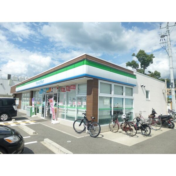 コンビニ　ファミリーマート　八尾郡川店（コンビニ）まで477m