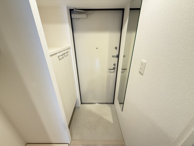 SERENiTE三宮の玄関写真