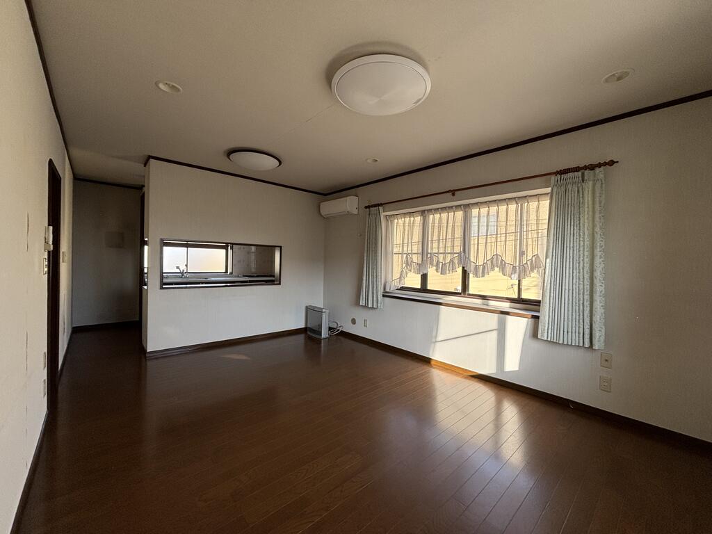 泉滝尻3丁目貸家の居間写真