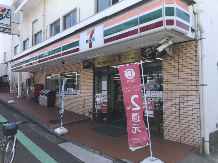 コンビニ　セブンイレブン（コンビニ）まで352m