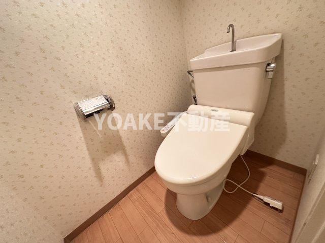 トイレ　画像は別部屋のものです。画像と現況に相違がある場合、現況優先