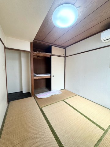東屋第一ビルの居間写真
