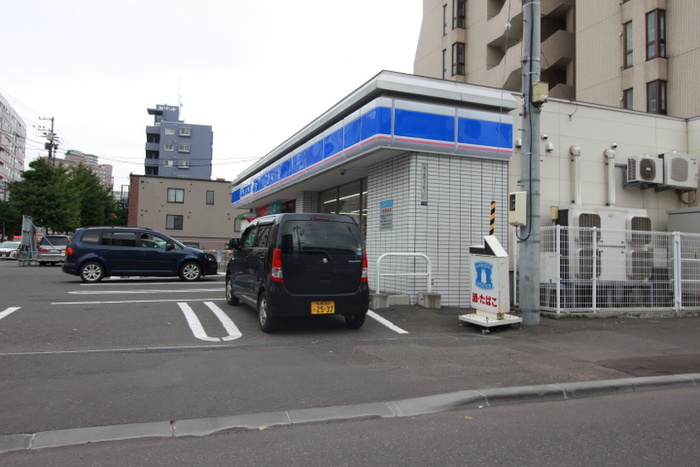 コンビニ　ローソン（コンビニ）まで190m