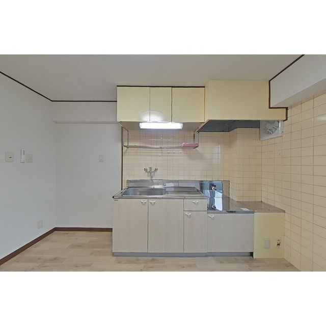 羽島郡笠松町 4階建 築39年のキッチン写真
