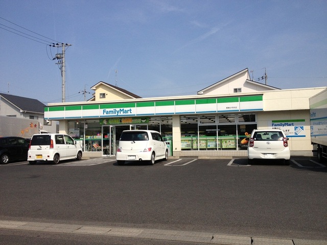 コンビニ　ファミリーマート（コンビニ）まで270m
