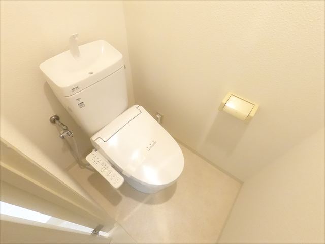 トイレ　ウォシュレット付き