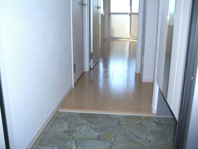 玄関　☆キレイな石造風の玄関☆