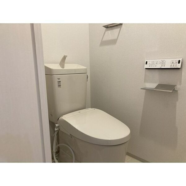 地下鉄名城線 上前津駅 徒歩5分 9階建 築5年のトイレ写真
