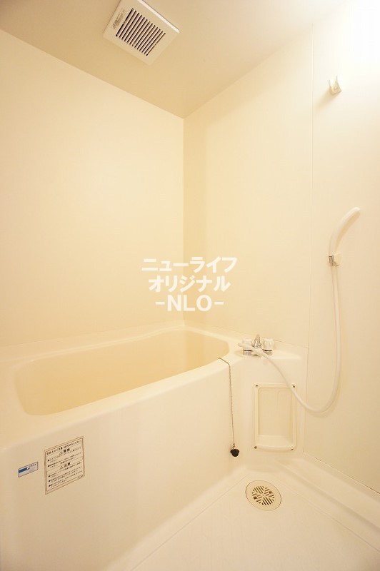 バス・シャワールーム　バス・トイレ別で湯船にゆったりつかれるお風呂
