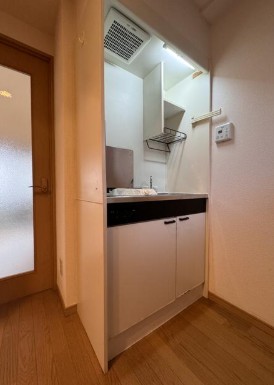 キッチン　別部屋参考写真となります。