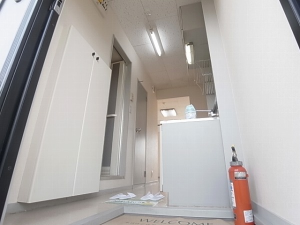 玄関　別部屋写真