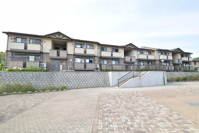 建物外観　☆神戸市須磨区　ガーデンコート車☆