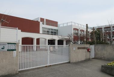 小学校　神戸市立若草小学校（小学校）まで796m