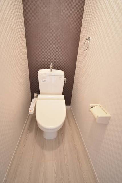 トイレ　※お写真は同じ間取の別号室の物です。