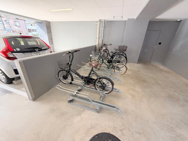 駐車場　敷地内には入居者専用の駐輪スペースもあります。