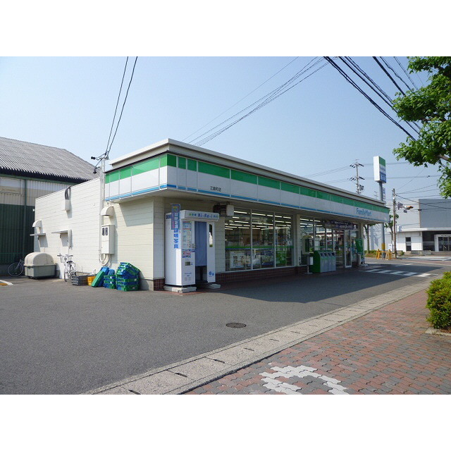 コンビニ　ファミリーマート江島町店（コンビニ）まで107m