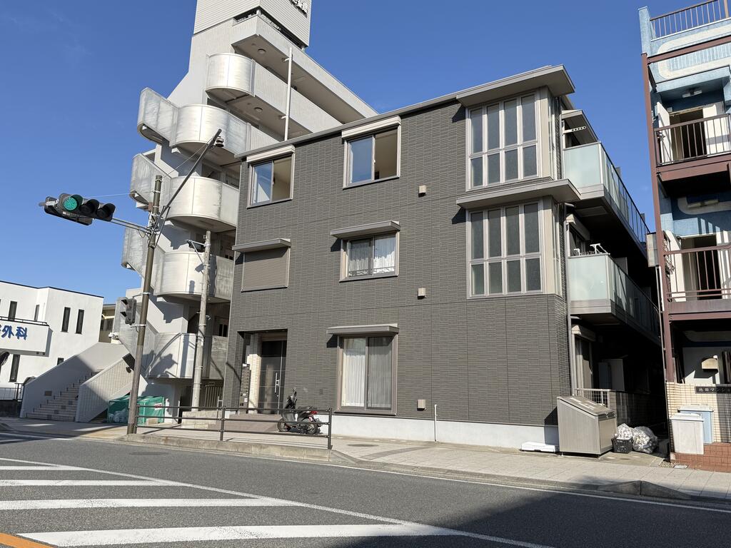 建物外観　＊手前（道路側）が7号室・奥が1号室