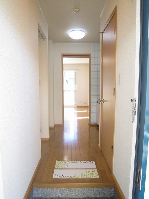 玄関　●ゆったり広めの玄関スペース！