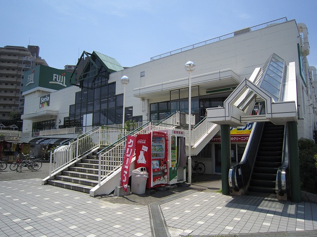 スーパー　Fuji善行店（スーパー）まで587m