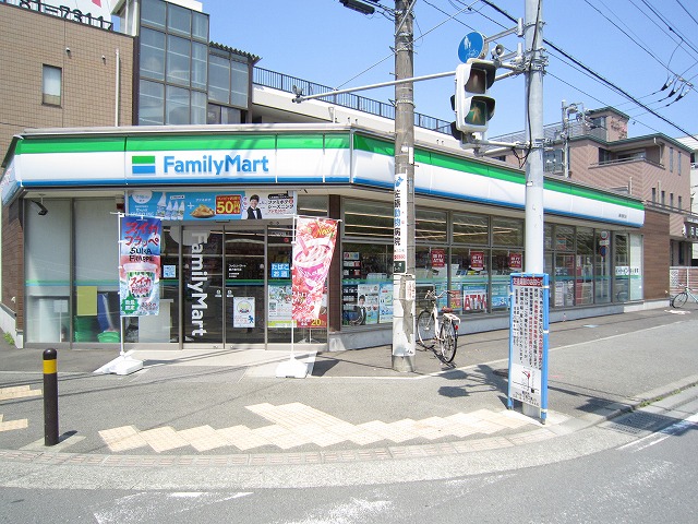 コンビニ　ファミリーマート本藤沢六丁目店（コンビニ）まで608m