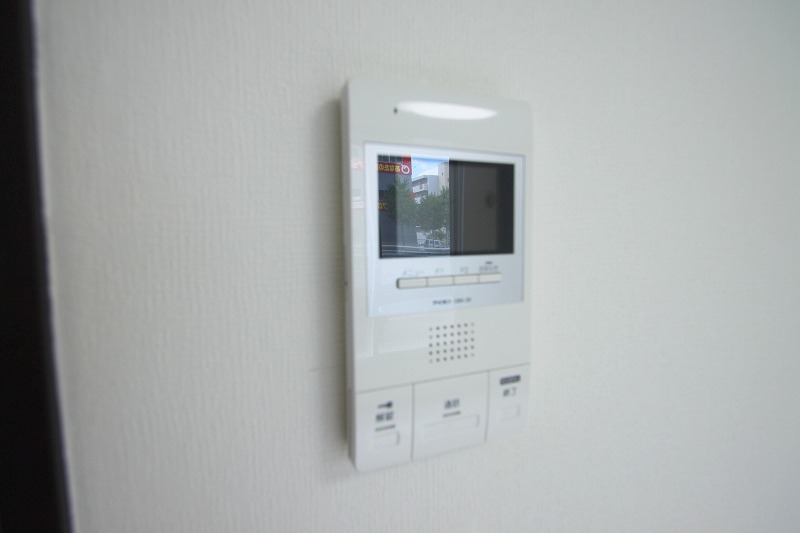 セキュリティ　来客者の確認ができるTVモニターホンが設置されています。