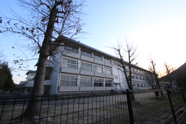 中学校　倉敷市立味野中学校（中学校）まで1253m