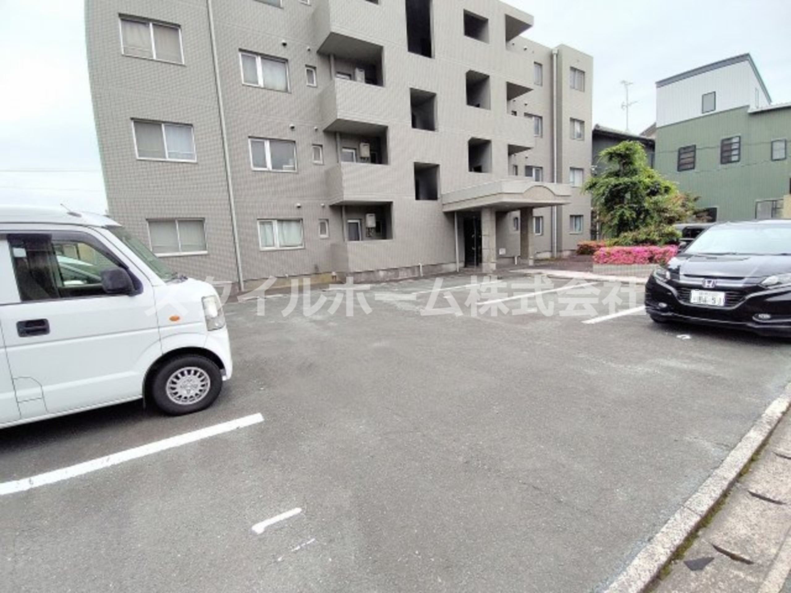 駐車場　駐車場に車を止められます