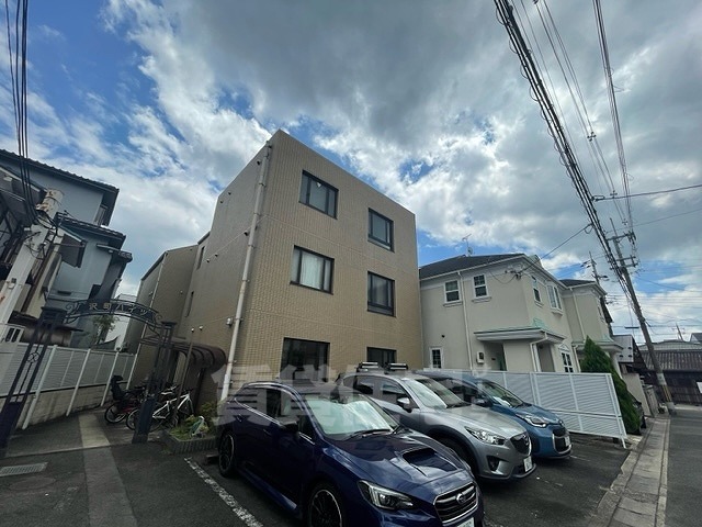 京都市山科区音羽沢町のマンションの建物外観