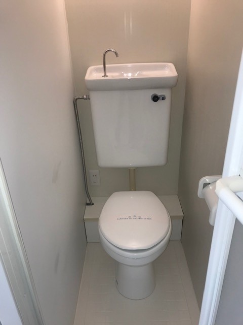 トイレ　同タイプ　他のお部屋の写真になります。