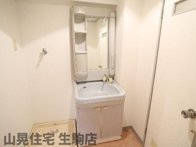 洗面設備　ゆったりとスペースのある洗面所