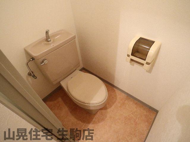 トイレ　落ち着いた色調のトイレです