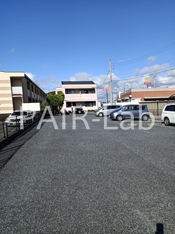 【姫路市東山のアパートの駐車場】