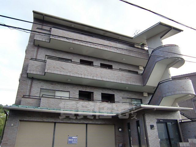 京都市西京区川島松ノ木本町のマンションの建物外観