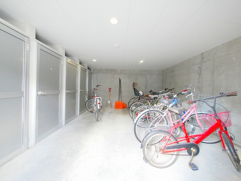 その他共有部分　屋内駐輪場あります♪