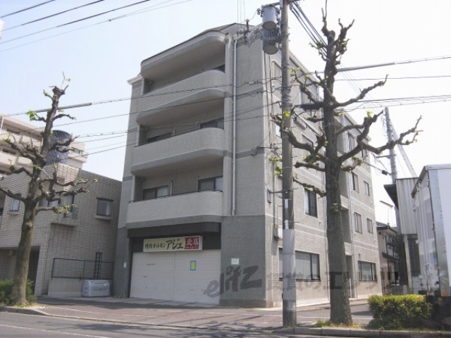 京都市北区紫野宮東町のマンションの建物外観