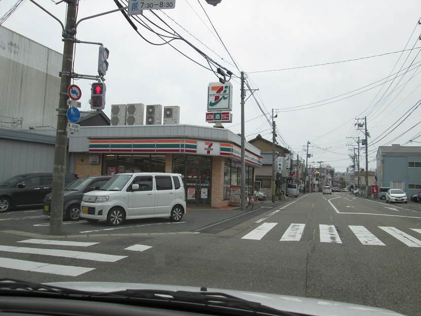 【コーポ糸きんAのコンビニ】