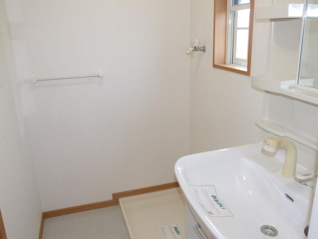 洗面設備　洗面所に窓があるので明るい！！
