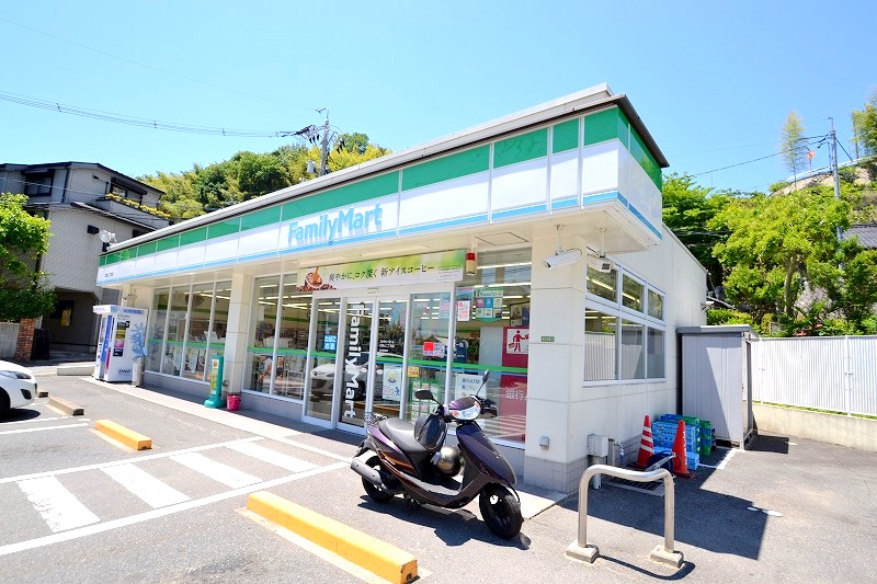 コンビニ　ファミリーマート己斐上二丁目店（コンビニ）まで721m
