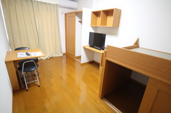 居室・リビング　※別号室の写真です