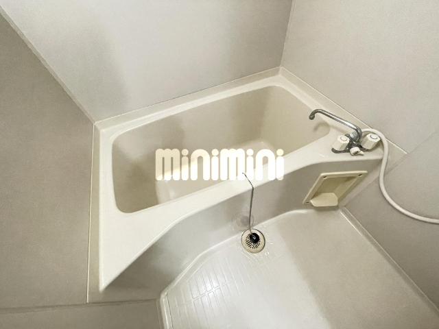 バス・シャワールーム　清潔感のある浴室