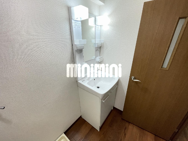 洗面設備　シャワー付き洗面台