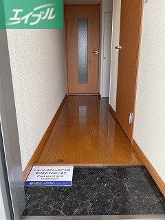 玄関　※写真と現状が異なる場合は現状を優先